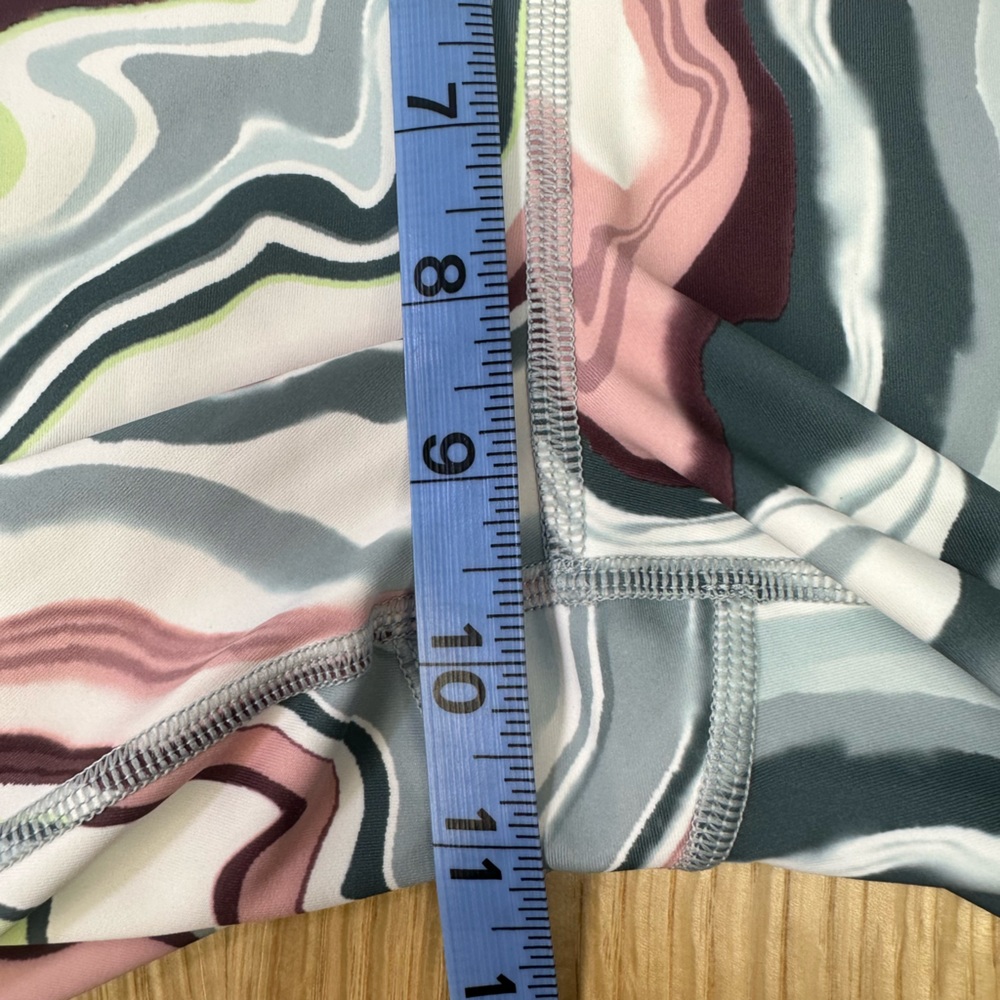 ATHLETA, Ultimate Stash Pocket Printed Capri, Marble Swirl, Size Medium - Picture 9 of 11